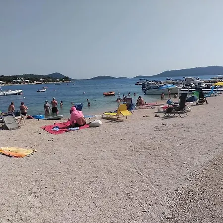 Relaxing Mobile Maestral - 2 Min Walk To The Beach, Pool On-site
