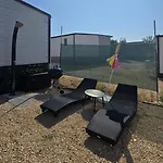 مكان تخييم Relaxing Mobile Maestral - 2 Min Walk To The Beach, Pool On-site دراغ