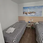 Relaxing Mobile Maestral - 2 Min Walk To The Beach, Pool On-site