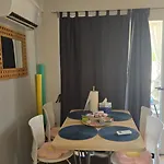 Relaxing Mobile Maestral - 2 Min Walk To The Beach, Pool On-site مكان تخييم