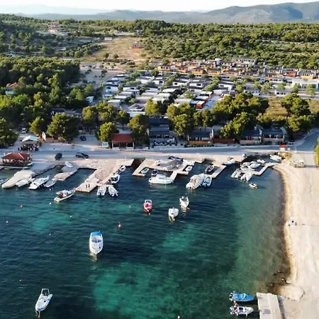 Relaxing Mobile Maestral - Beach, Private Jacuzzi, Pool Access Campingplatz Drage