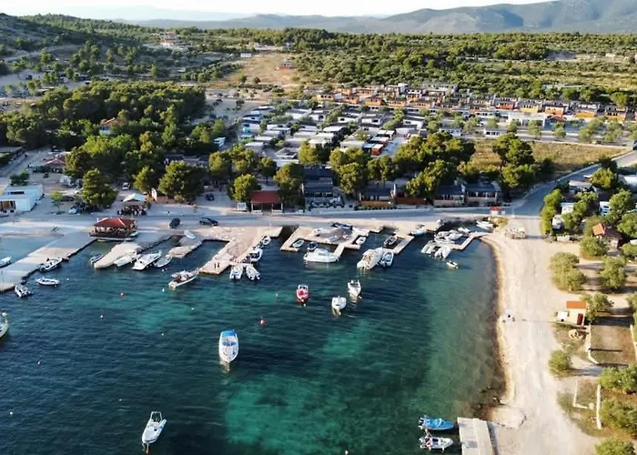 Relaxing Mobile Maestral - Beach, Private Jacuzzi, Pool Access Parque de Campismo Drage